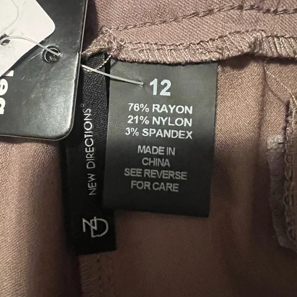 New Directions NWT women’s size 12 Taupe pull on straight leg style pants - Picture 3 of 9